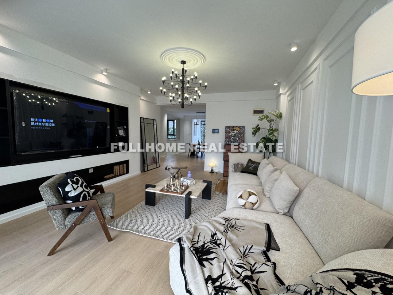 Contemporary Aqua Garden - 3 bedroom apartment in Shanghai, Century Park and Lianyang, Pudong