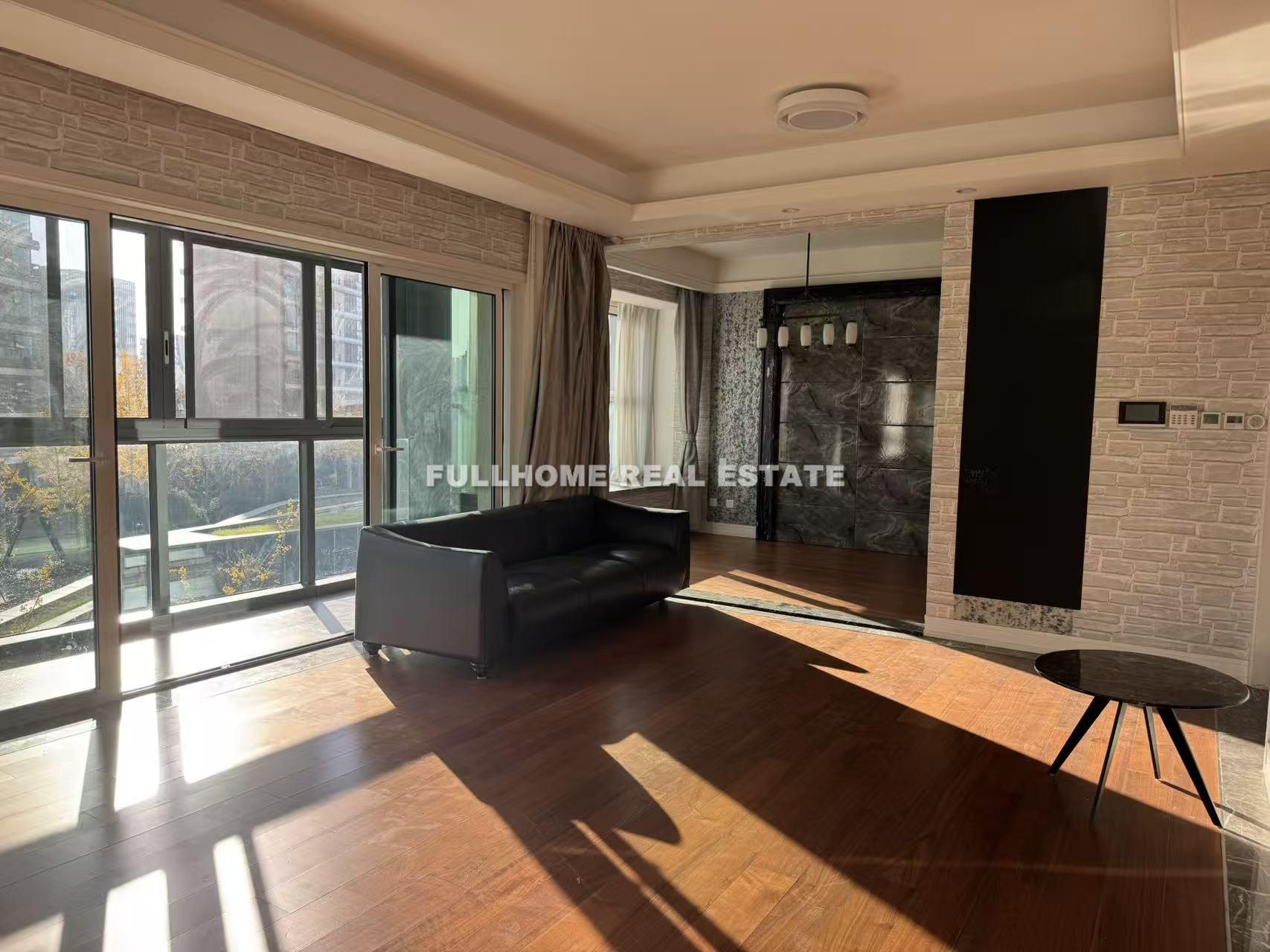 Similar property: Crystal Plaza Residence, 2 bedrooms, 137 sqm in Shanghai