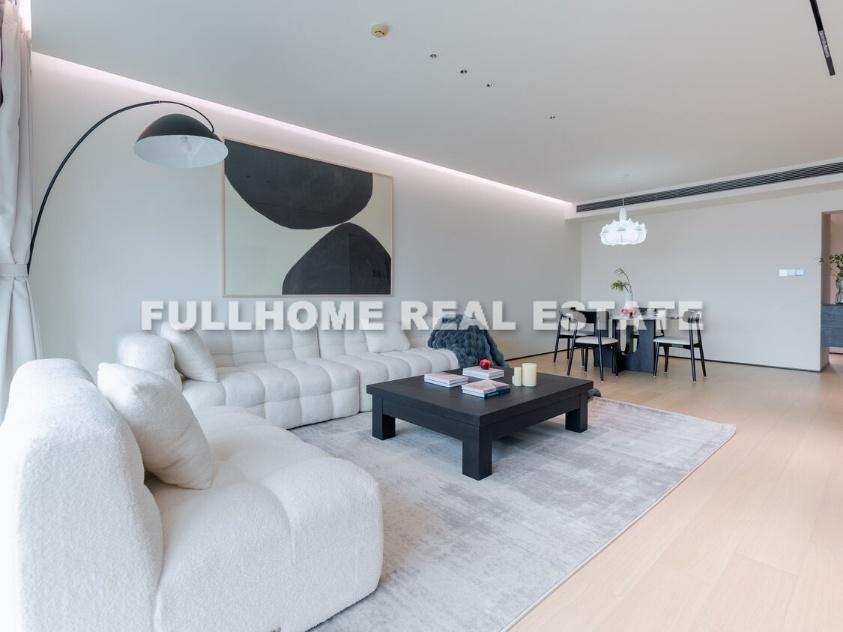 Similar property: Shimao Riviera Garden, 2 bedrooms, 174 sqm in Shanghai