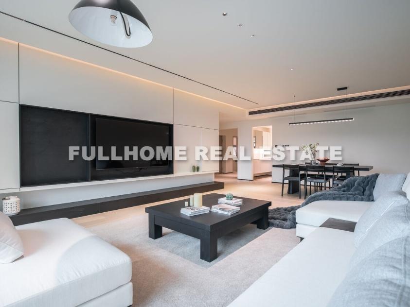 Similar property: Shimao Riviera Garden, 3 bedrooms, 237 sqm in Shanghai