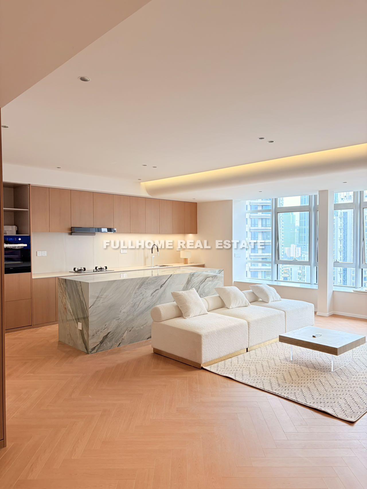 Similar property: Top Of City, 1 bedrooms, 130 sqm in Shanghai