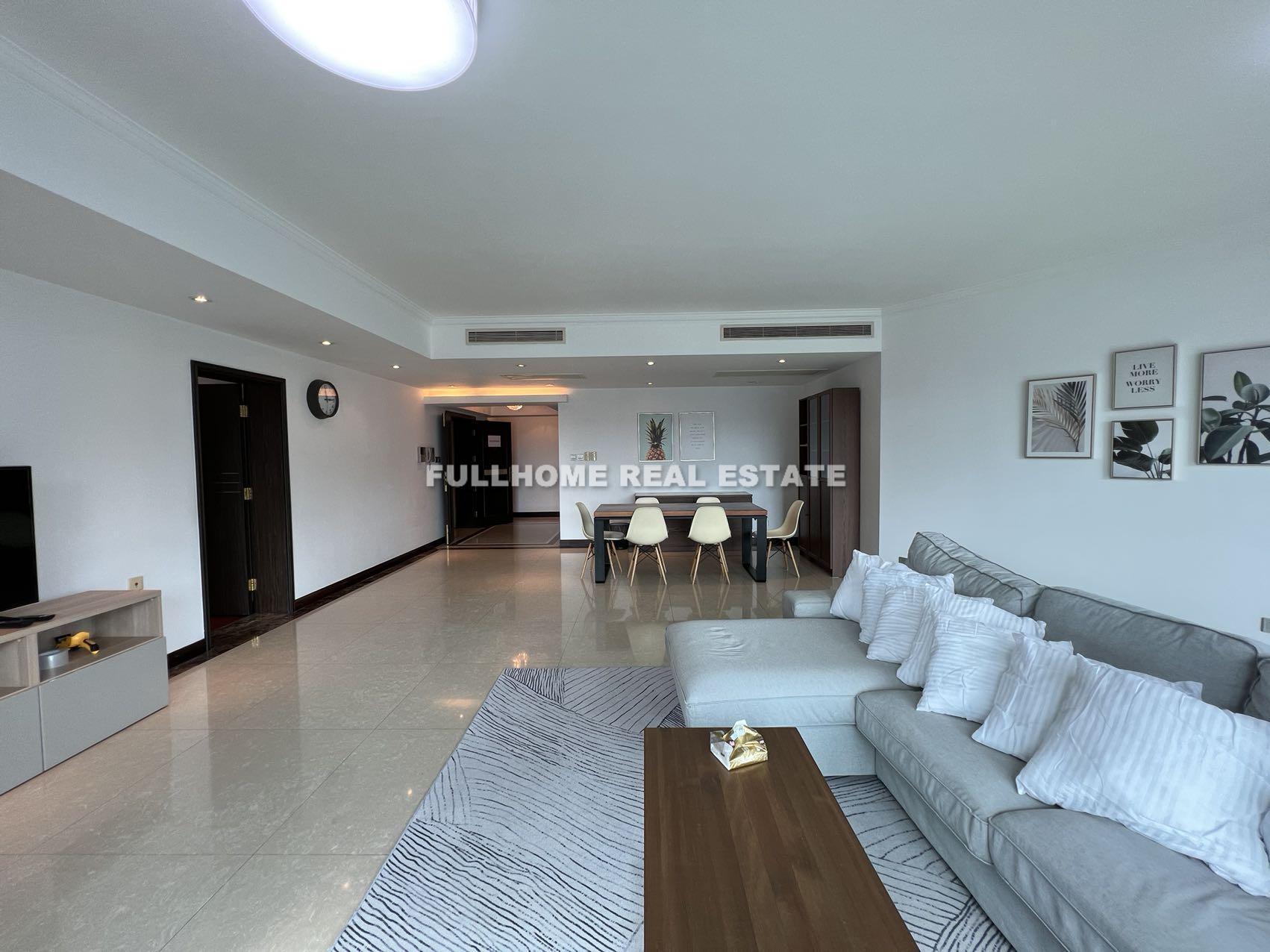 Similar property: Shimao Riviera Garden, 4 bedrooms, 278 sqm in Shanghai