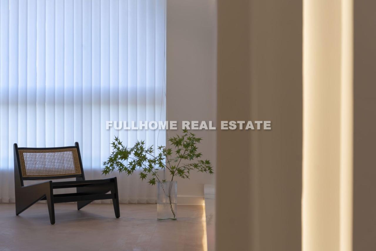 Similar property: Grand Jewel Apartment, 3 bedrooms, 175 sqm in Shanghai