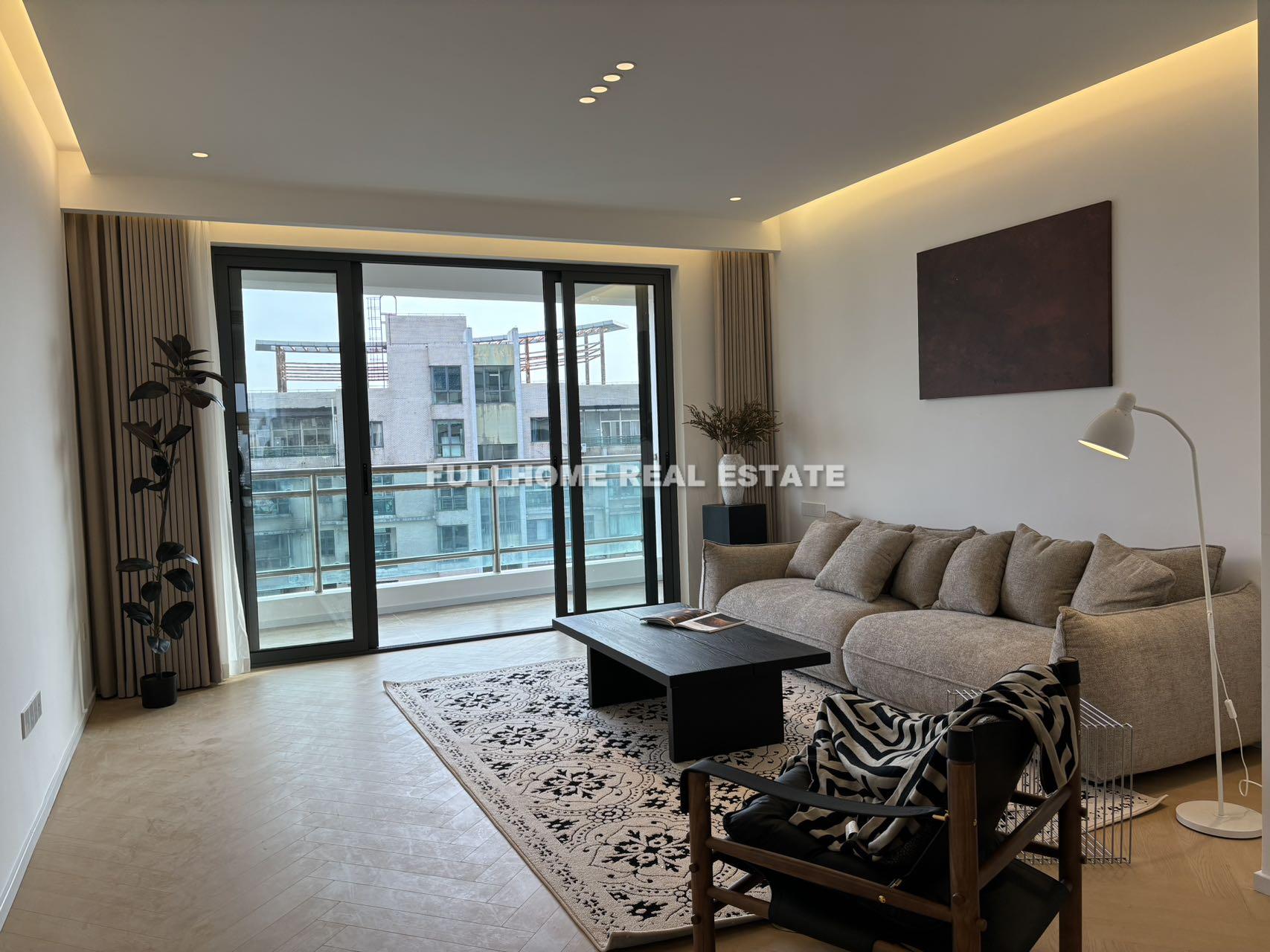 Same compound: Pudong Century Garden, 3 bedrooms in Shanghai