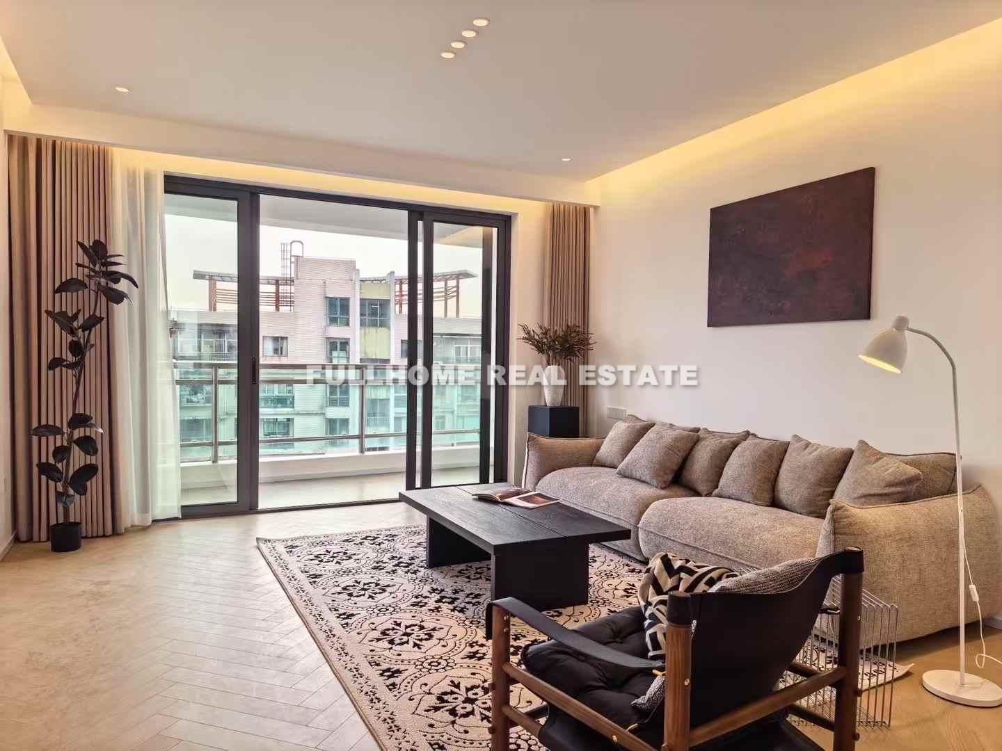 Same compound: Pudong Century Garden, 3 bedrooms in Shanghai