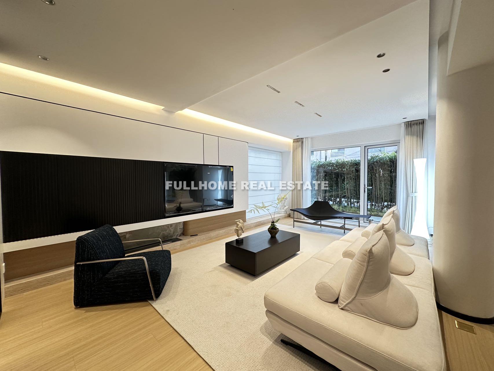 Same compound: Hongmei Villas, 5 bedrooms in Shanghai