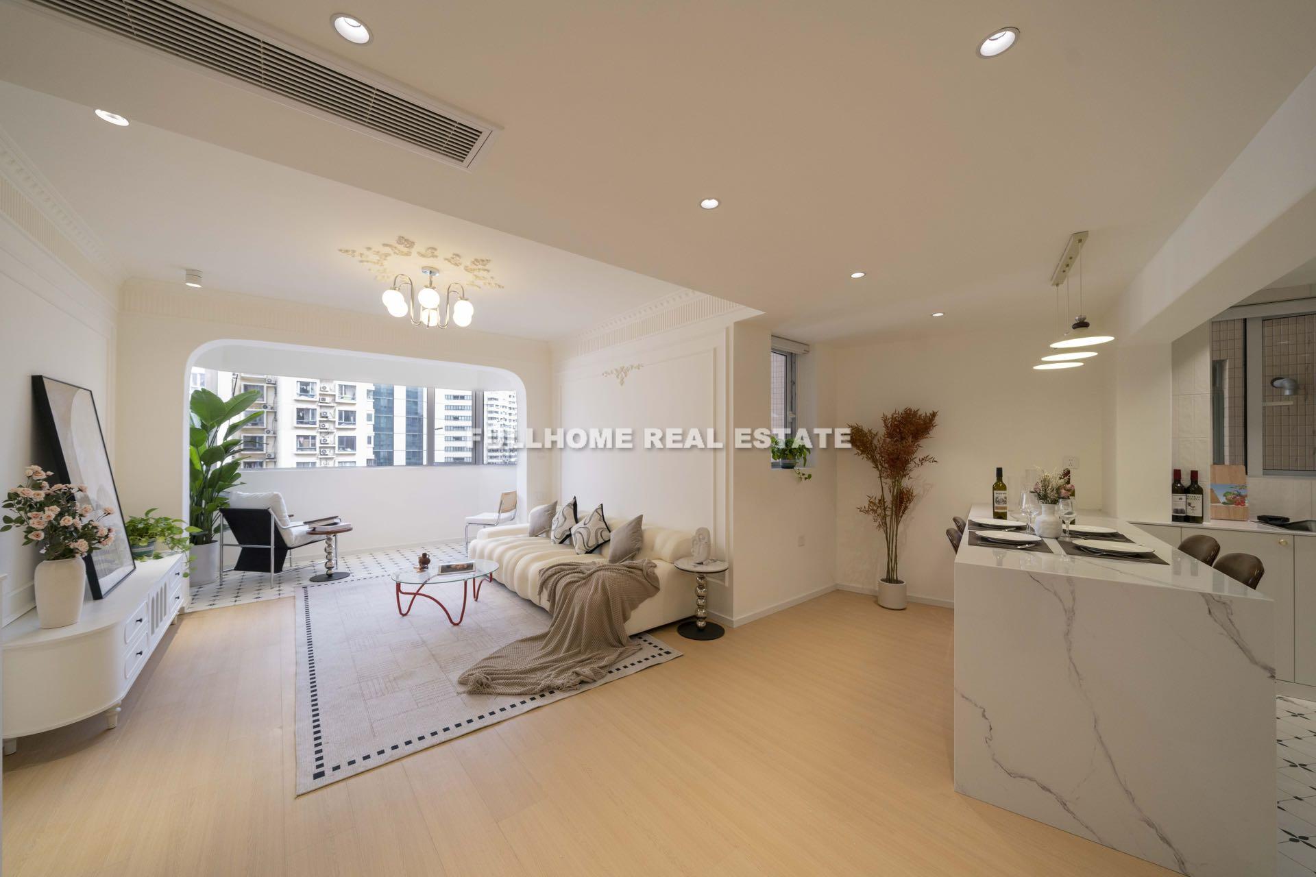 Same compound: Jing An Li She, 3 bedrooms in Shanghai