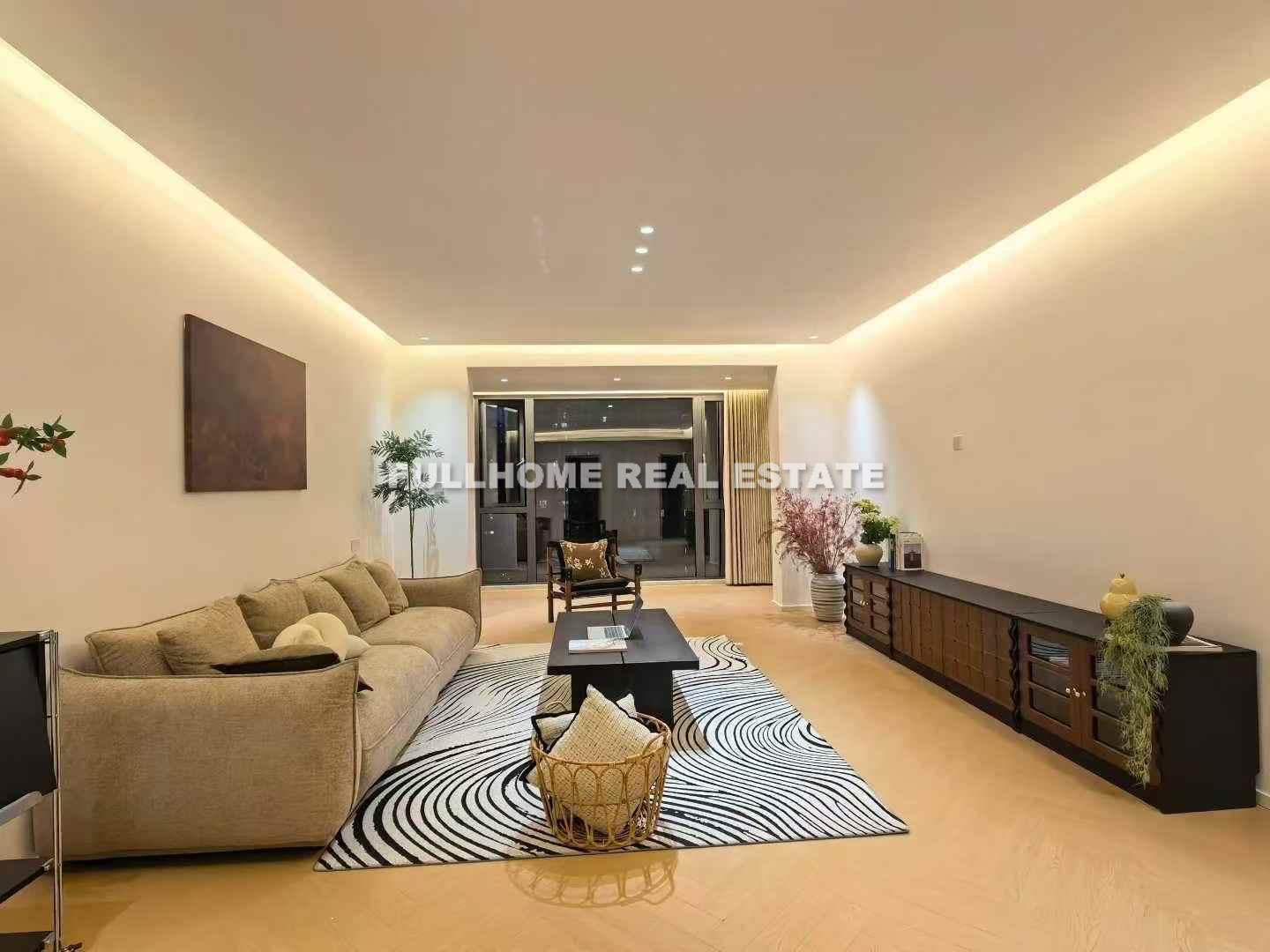 Similar property: Dong Hai Garden, 3 bedrooms, 160 sqm in Shanghai