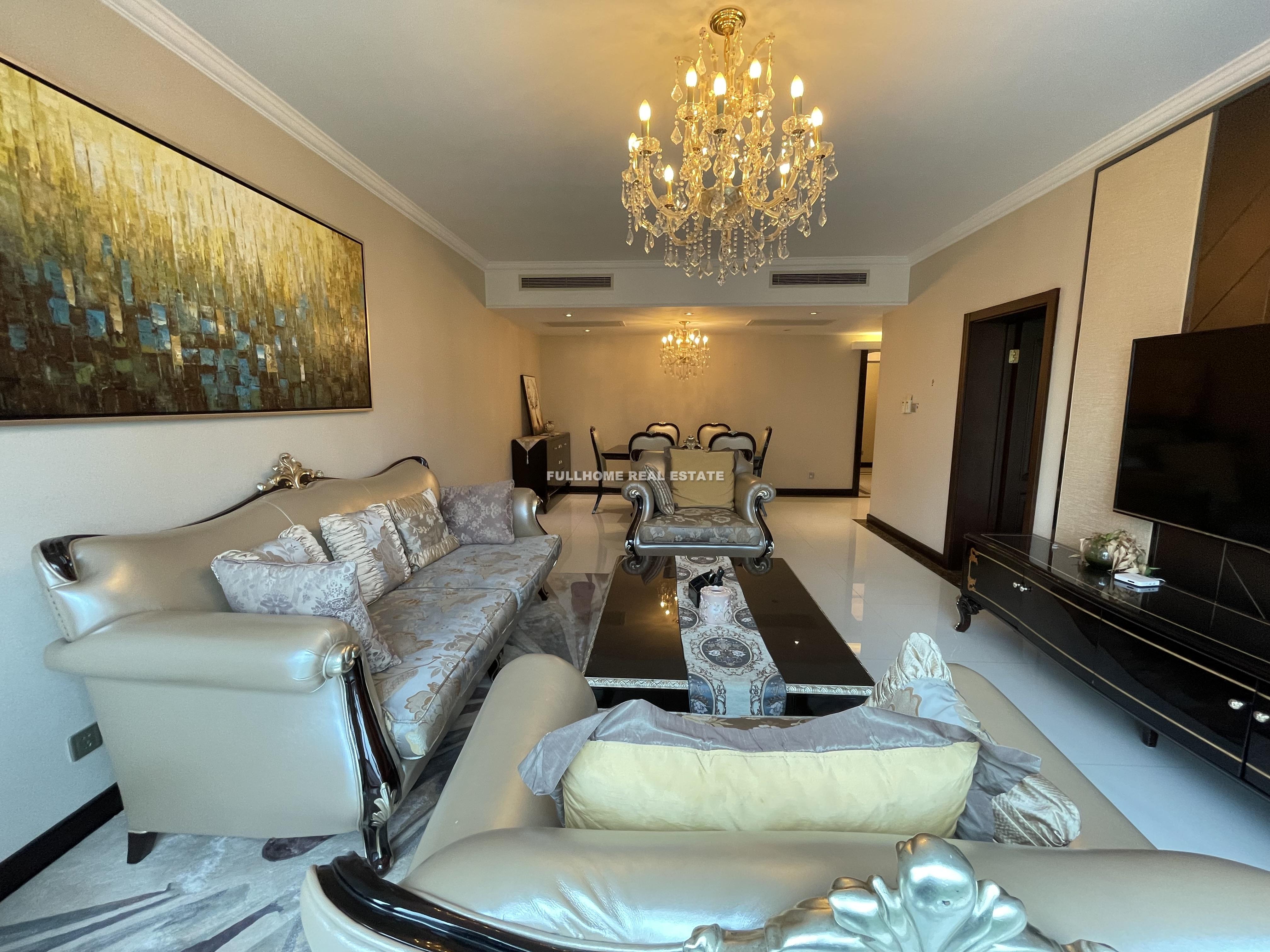 Similar property: Shimao Riviera Garden, 3 bedrooms, 206 sqm in Shanghai