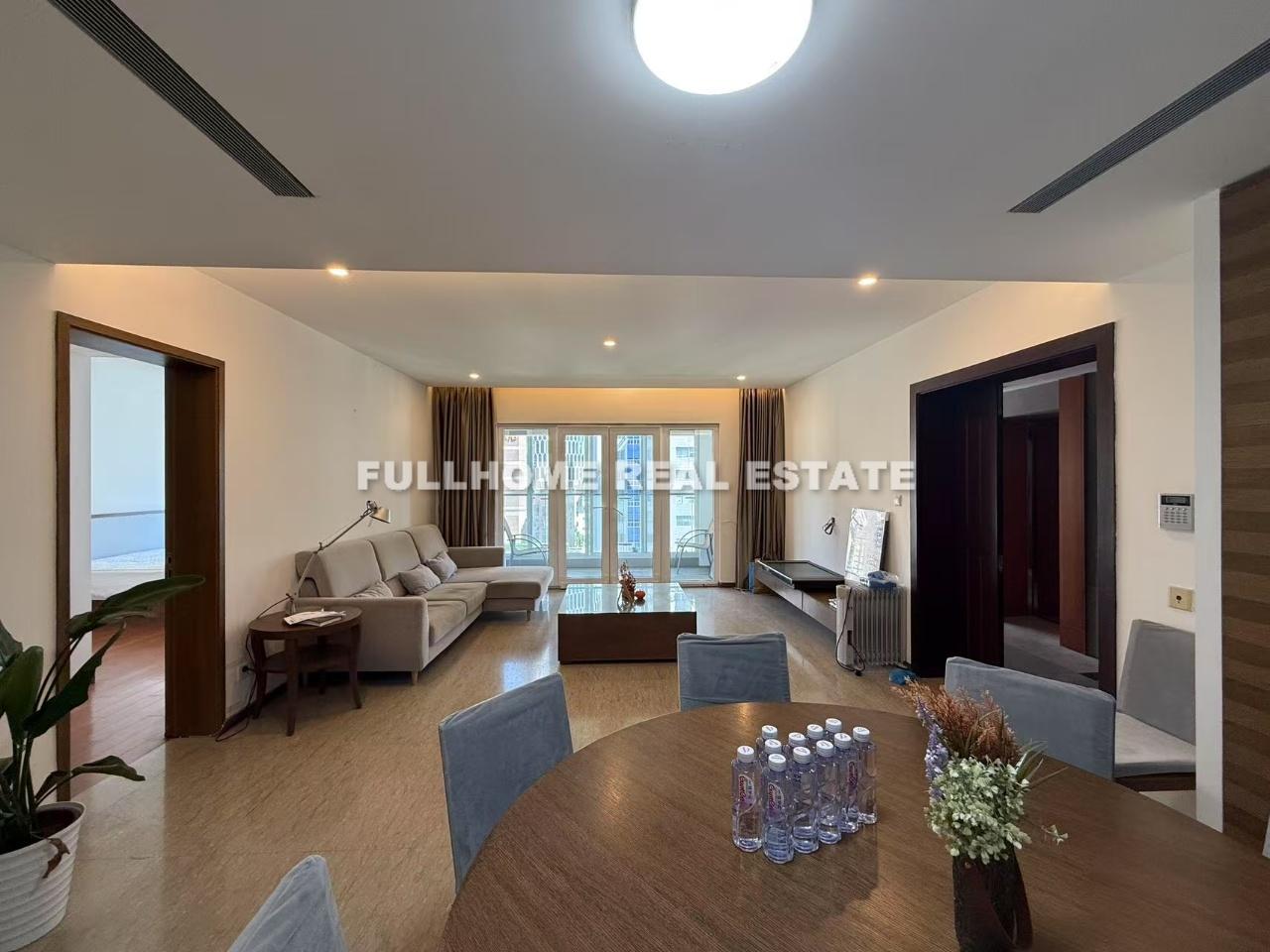 Same compound: Central Park, 4 bedrooms in Shanghai