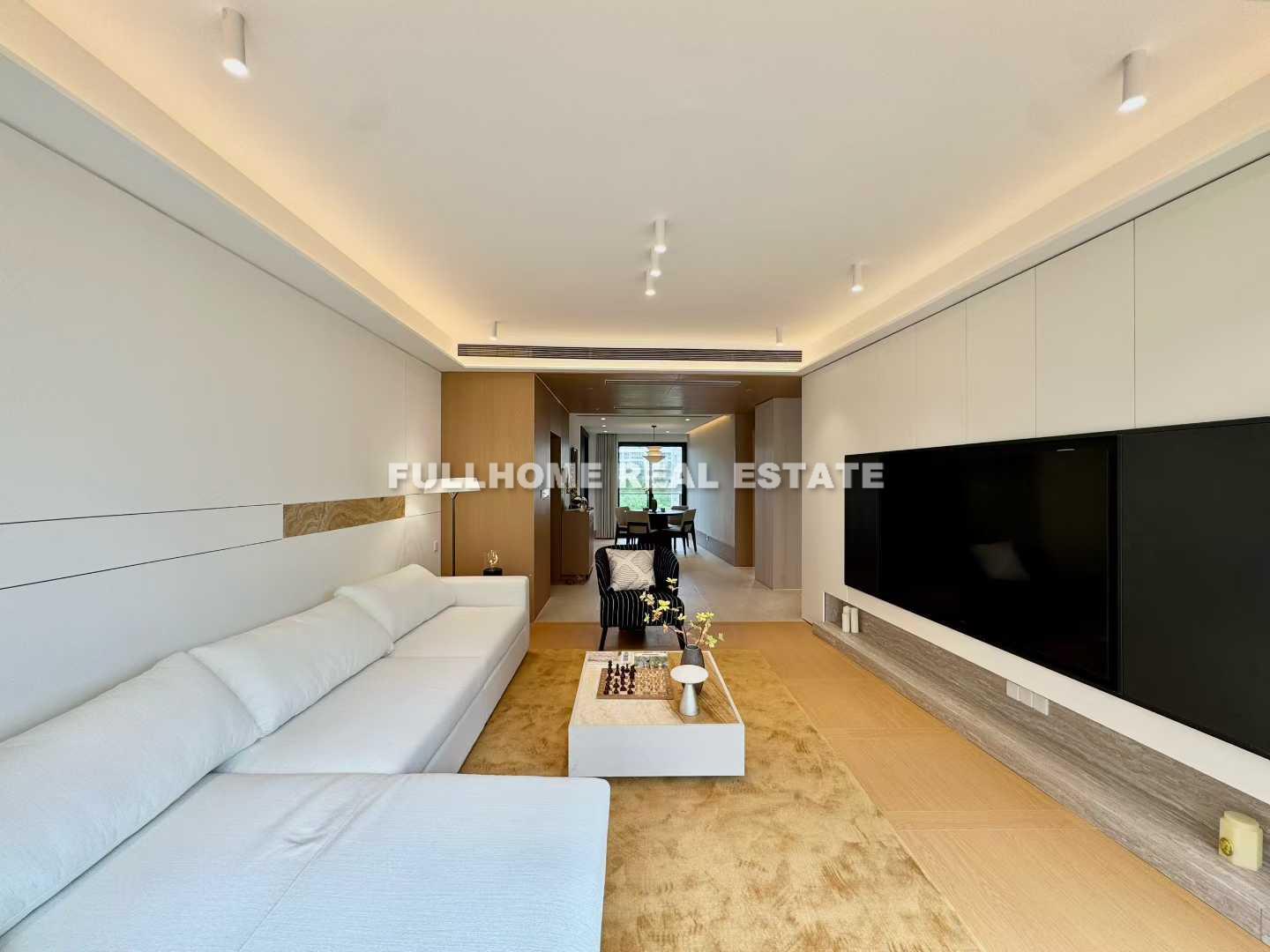 Similar property: Central Palace, 2 bedrooms, 130 sqm in Shanghai