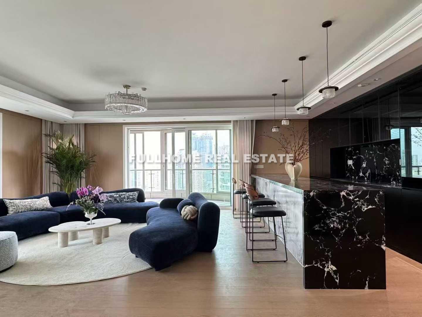 Same compound: Fortune Residence, 3 bedrooms in Shanghai