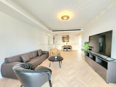 Same compound: Novel Century, 3 bedrooms in Shanghai