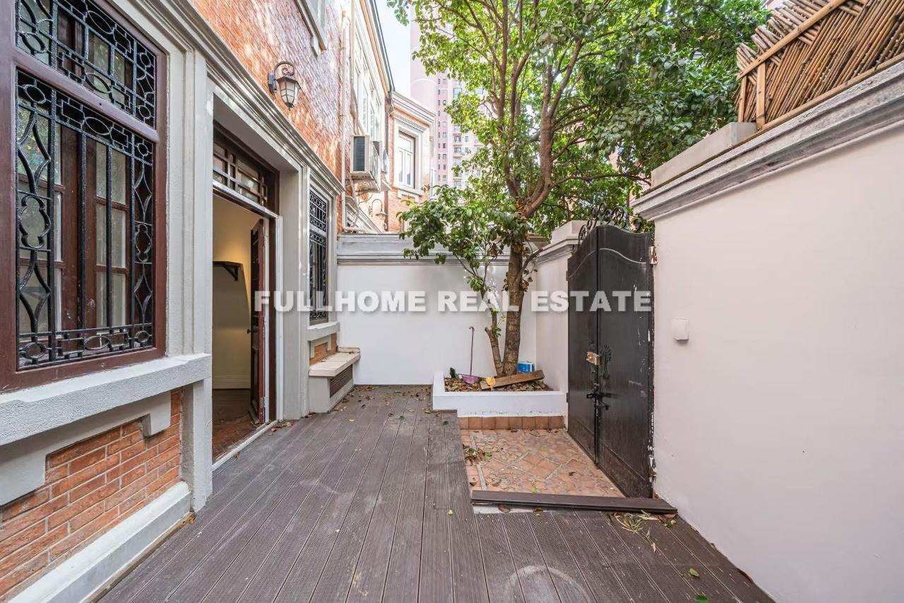Same compound: Lane 500-1000 Julu Road Old House	, 4 bedrooms in Shanghai