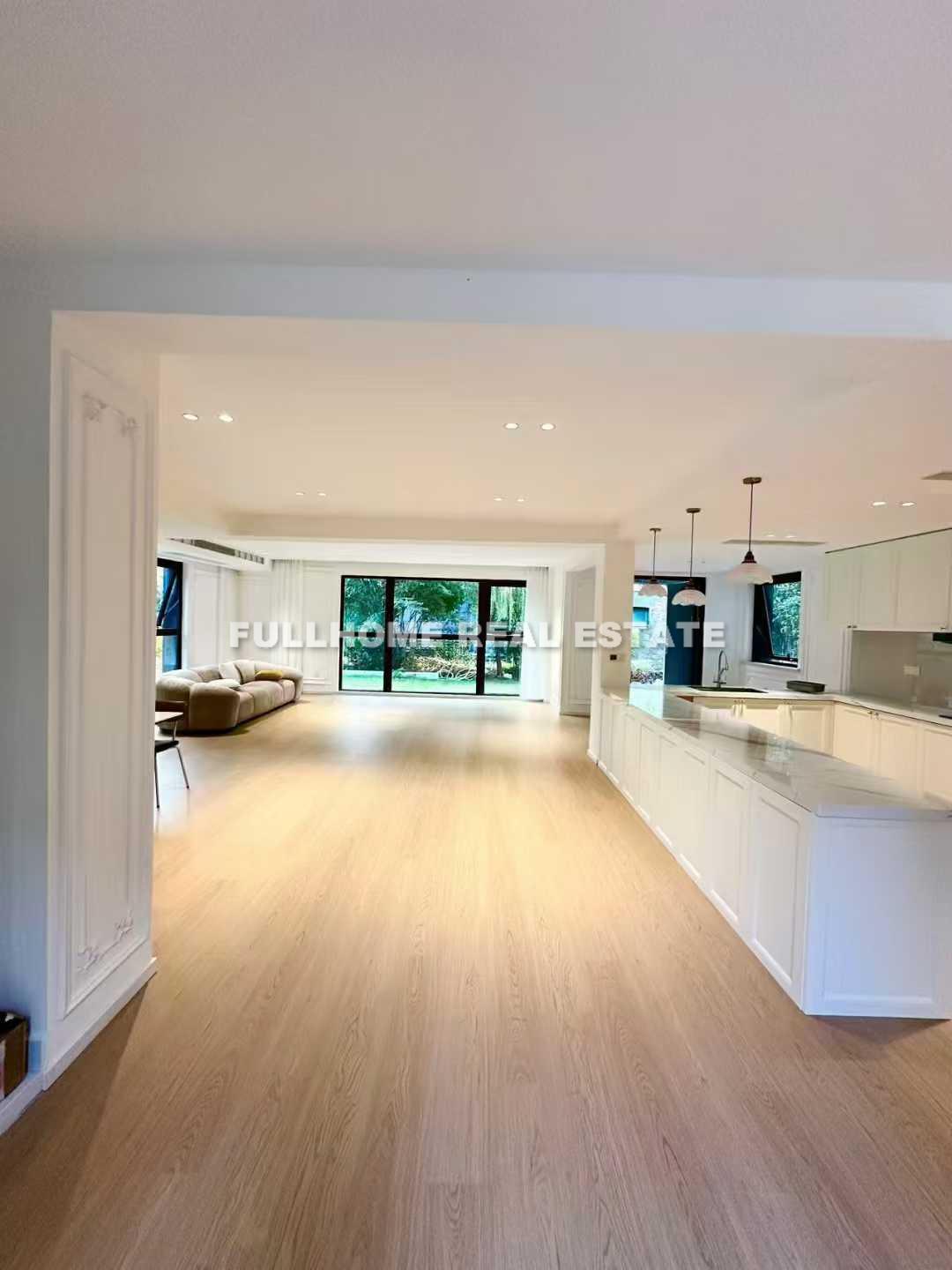 Same compound: Modern Villa, 5 bedrooms in Shanghai