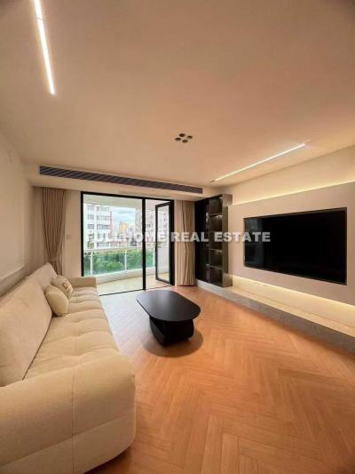 Similar property: Lane 1-1000 Changping Road Old House, 3 bedrooms, 145 sqm in Shanghai