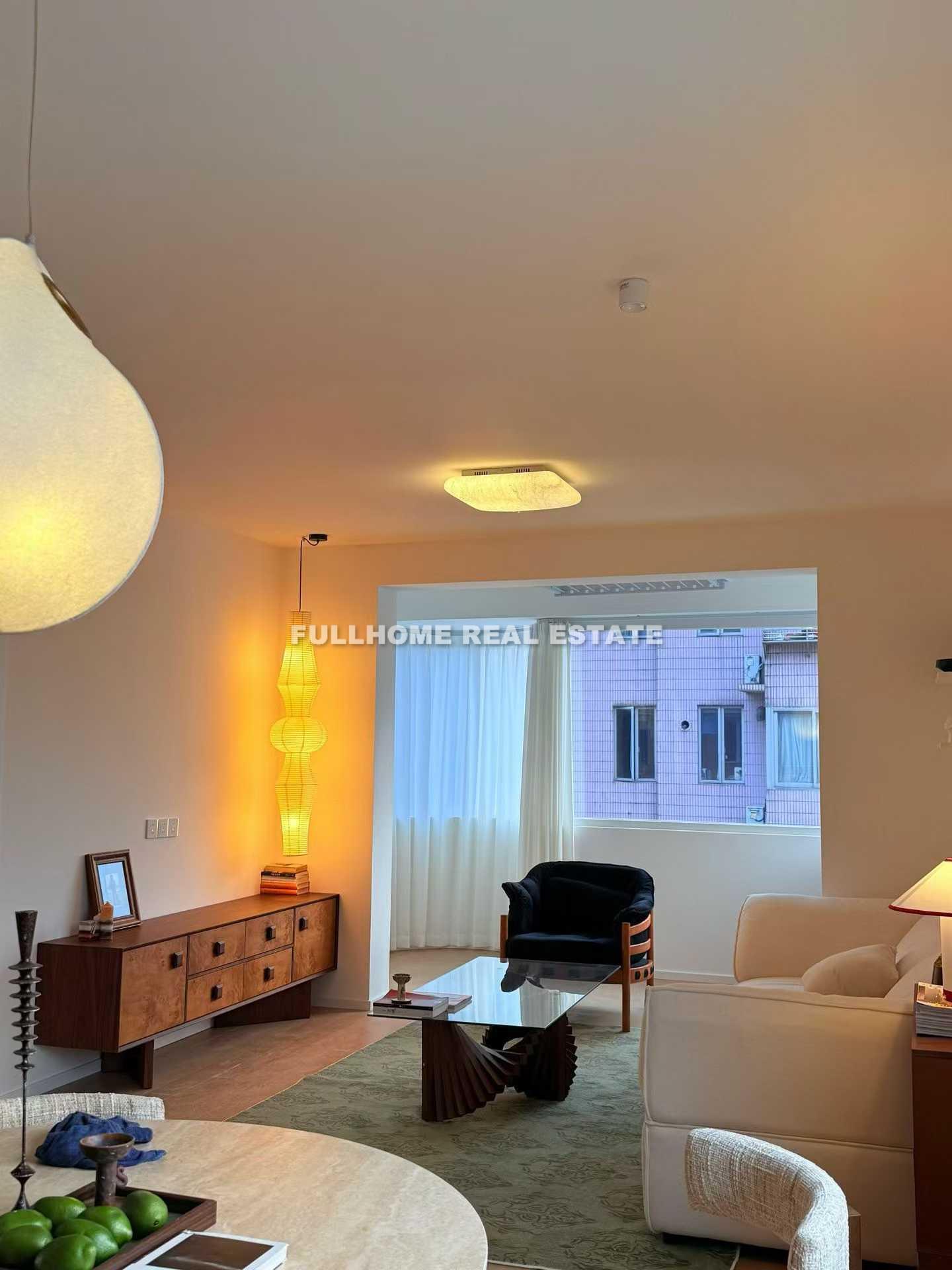 Similar property: No.1-100 Pingwu Road Old House, 2 bedrooms, 110 sqm in Shanghai