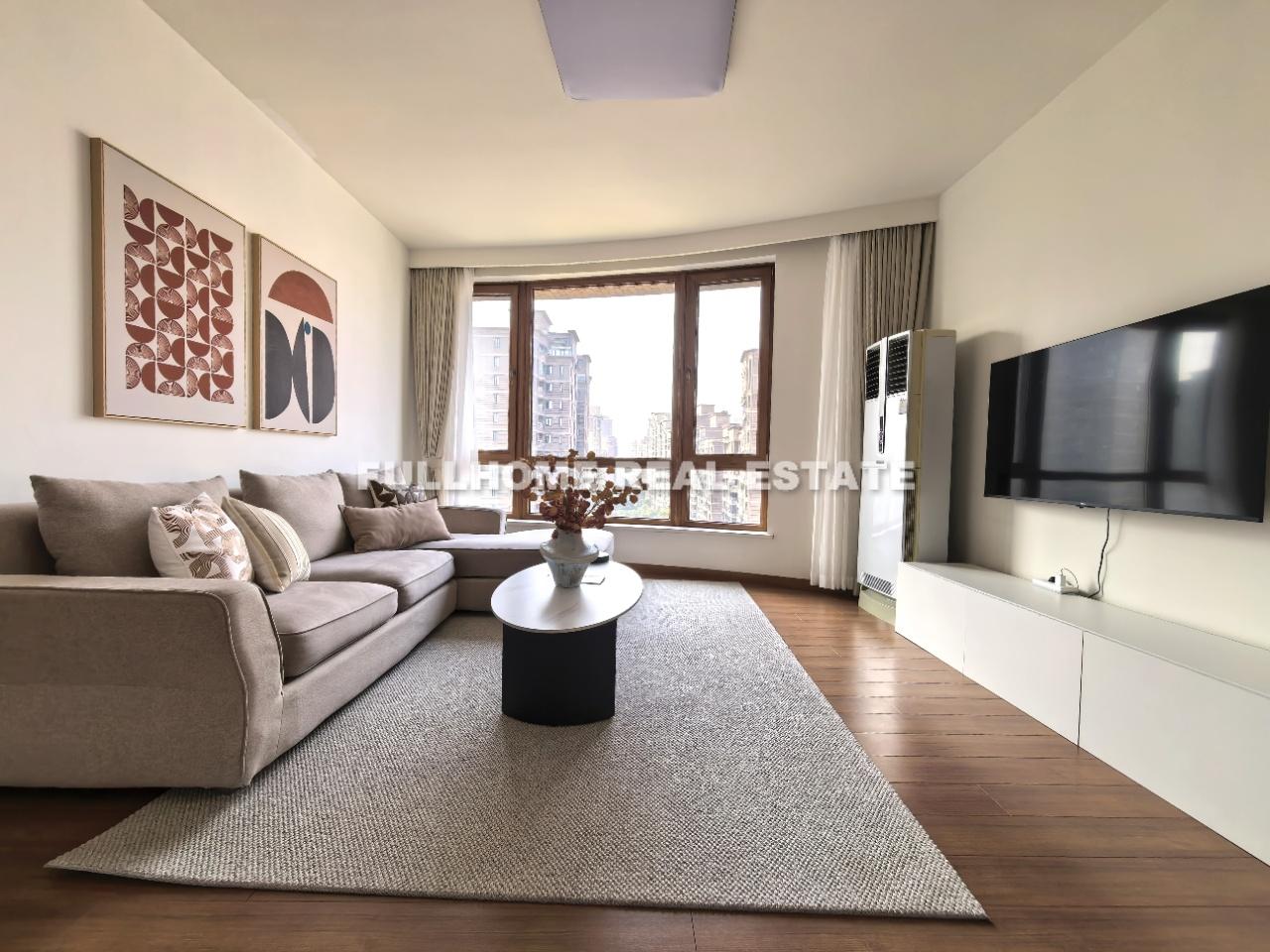 Same compound: Gubei International Plaza, 2 bedrooms in Shanghai