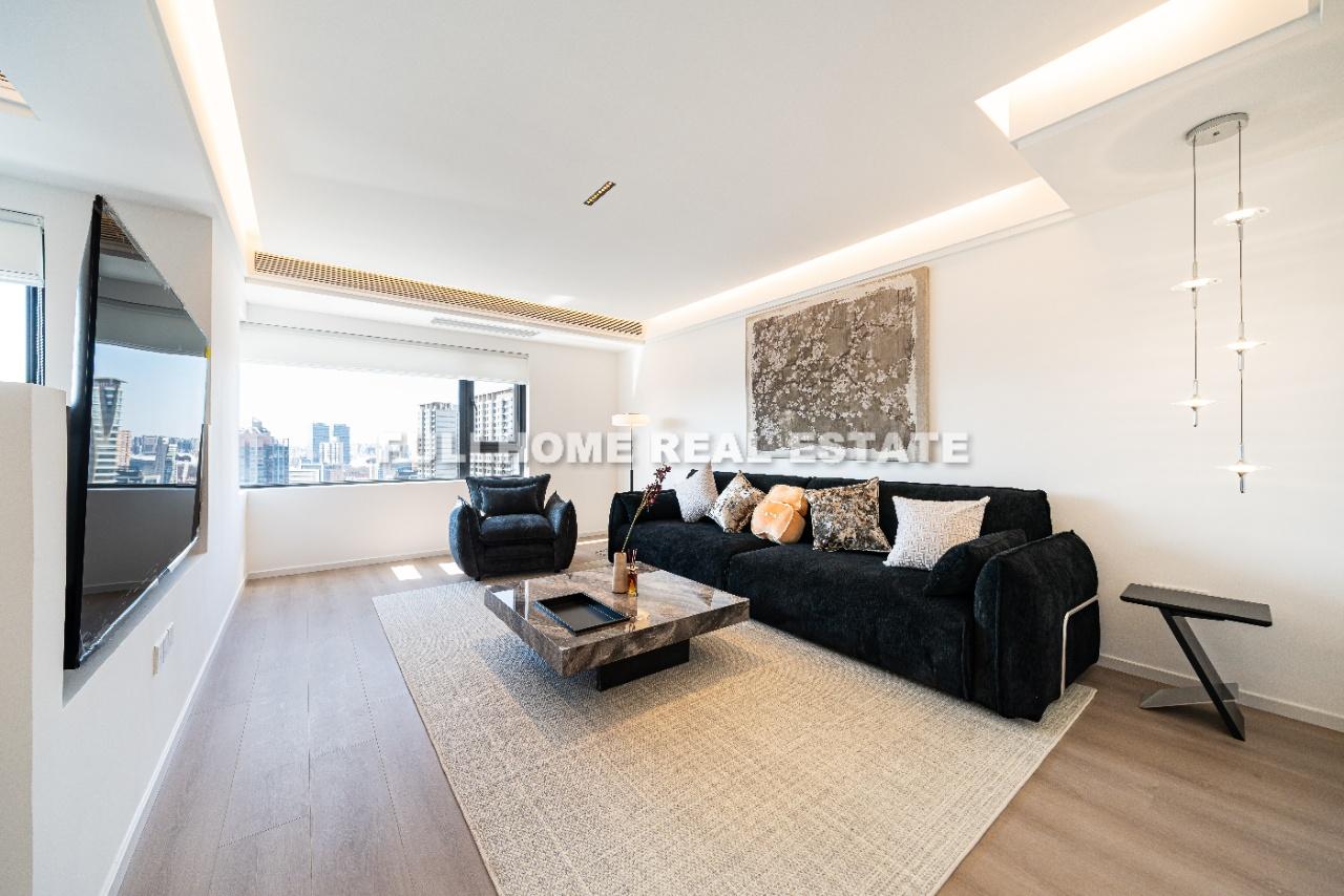 Same compound: Rainbow New City, 4 bedrooms in Shanghai