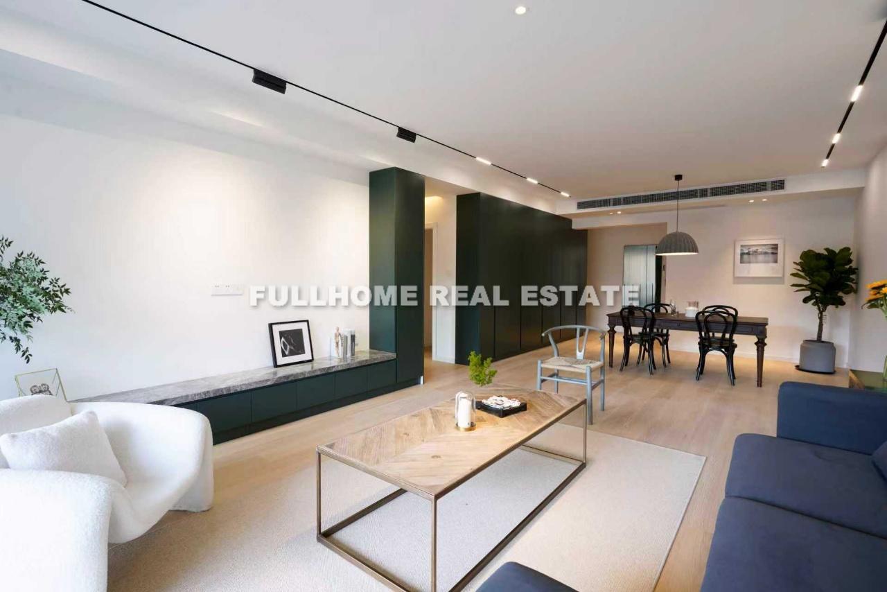 Same compound: Oriental Manhattan, 3 bedrooms in Shanghai