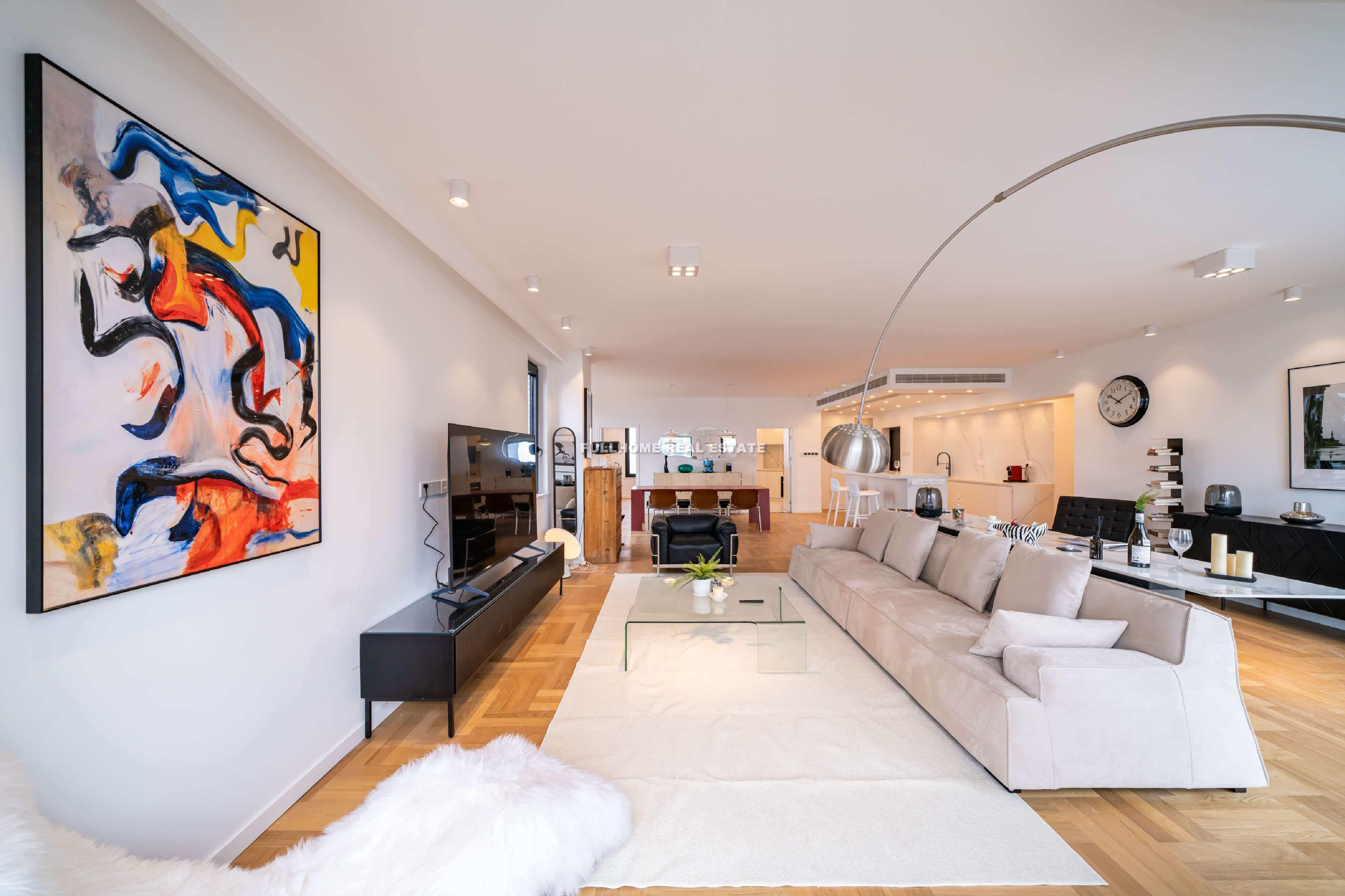 Same compound: Trinity Village, 4 bedrooms in Shanghai