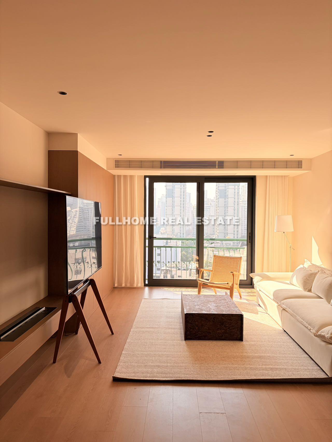 Similar property: Xujiahui Garden, 3 bedrooms, 165 sqm in Shanghai