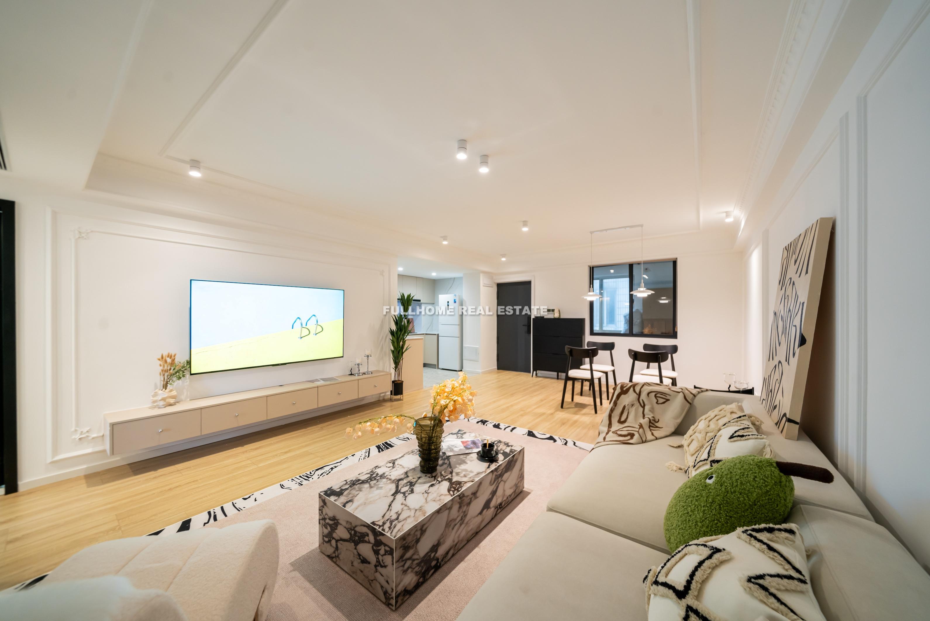 Similar property: Lane 1-1000 Zhaohua Road Old House, 2 bedrooms, 115 sqm in Shanghai