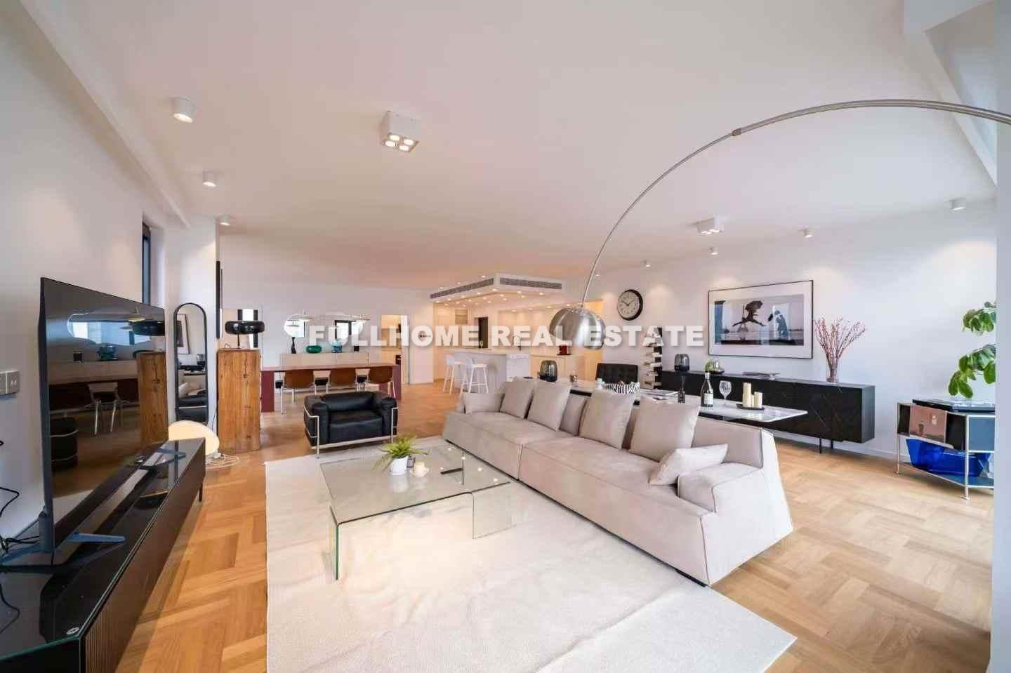 Similar property: Hongqiao Cui Ting, 4 bedrooms, 300 sqm in Shanghai