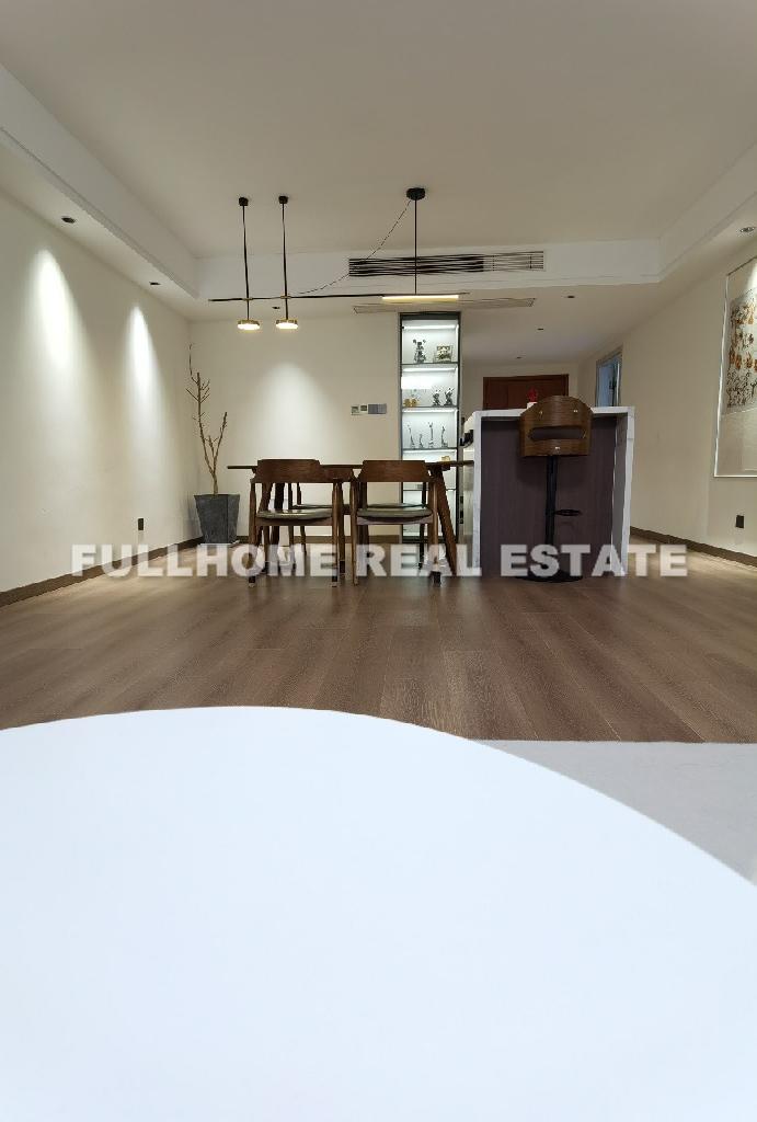 Oriental Manhattan - 3 bedroom apartment in Shanghai, Xujiahui, Downtown