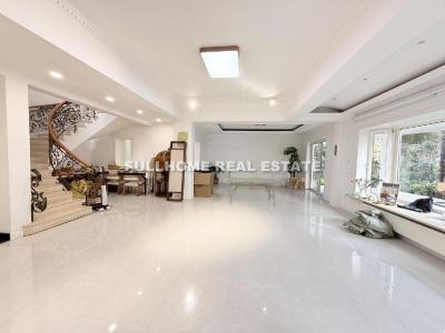 Same compound: Western Suburban Garden, 5 bedrooms in Shanghai
