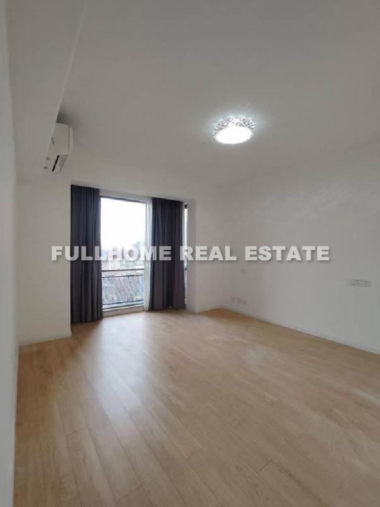 Same compound: The Summit, 3 bedrooms in Shanghai