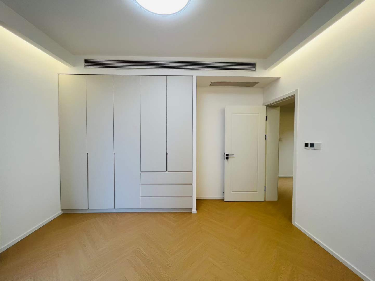 Similar property: Shanghai Park Avenue, 3 bedrooms, 150 sqm in Shanghai