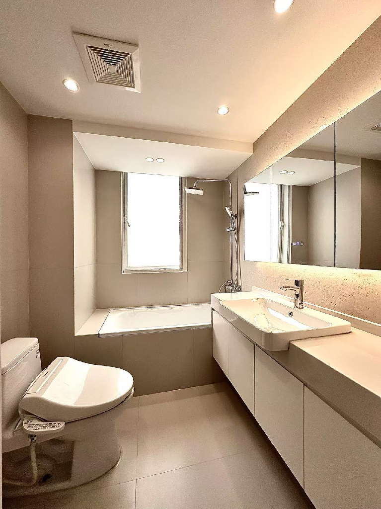 Similar property: Mandarine City, 3 bedrooms, 140 sqm in Shanghai