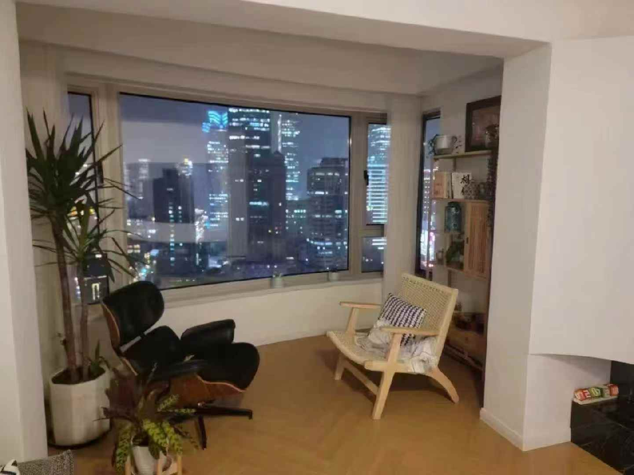 Similar property: One Park Avenue, 2 bedrooms, 106 sqm in Shanghai