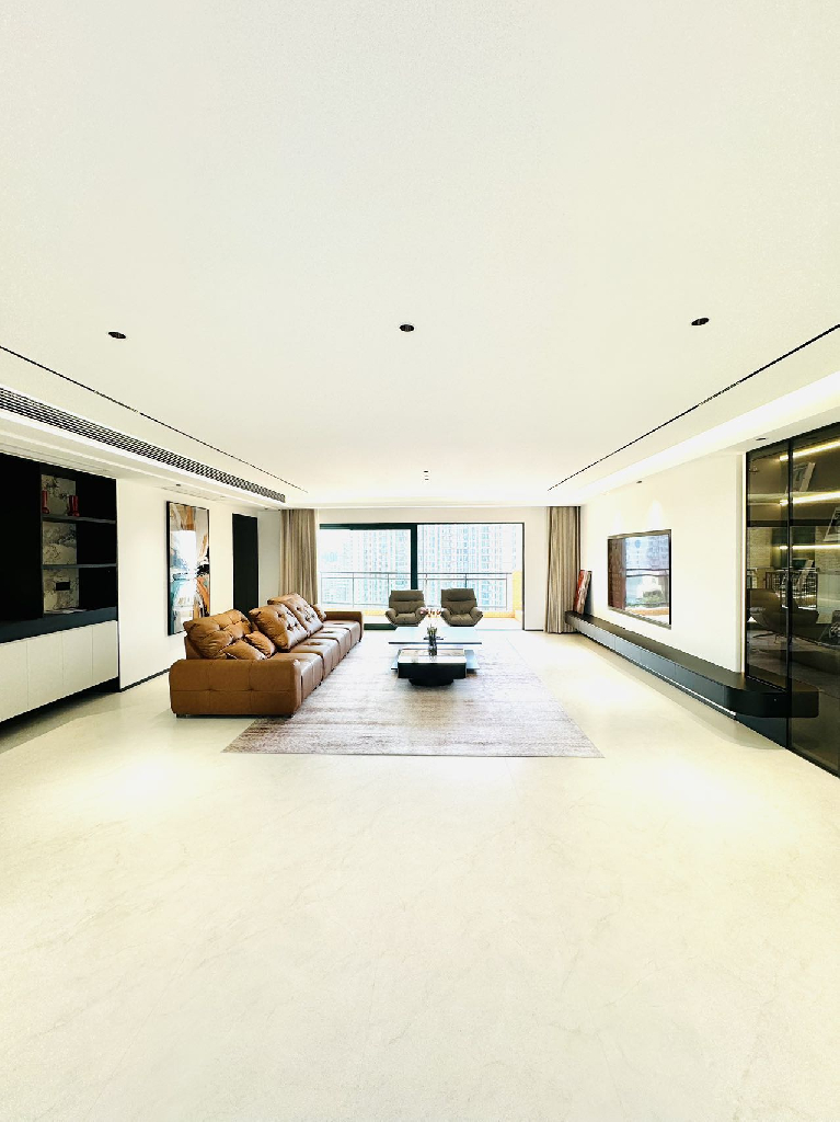 Same compound: Yanlord Garden, 4 bedrooms in Shanghai