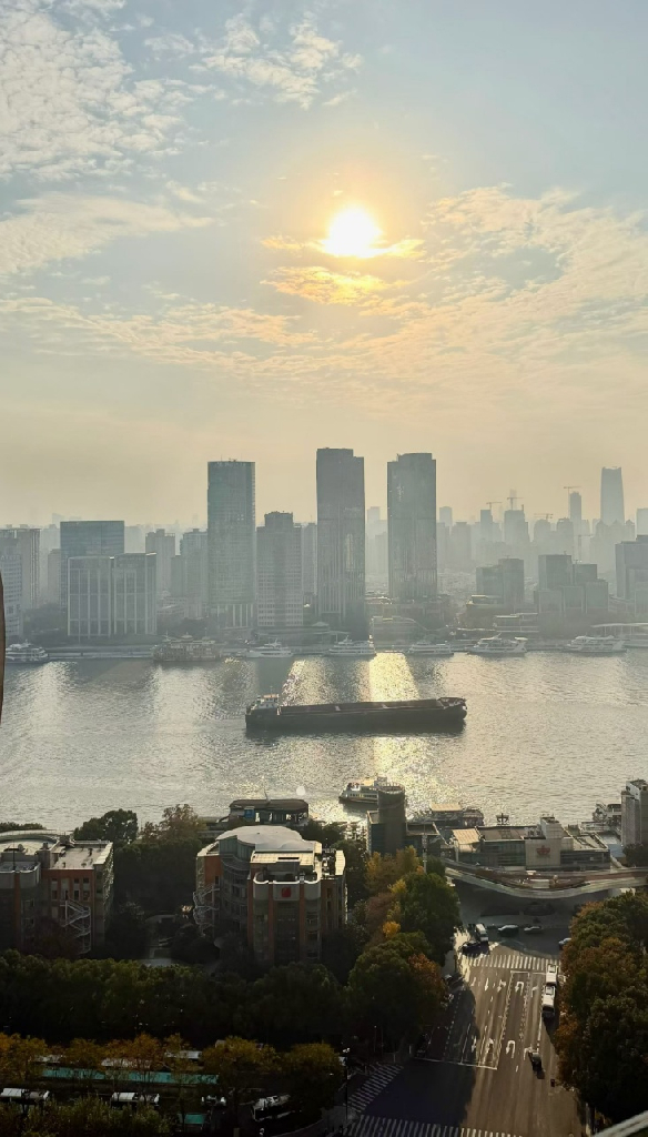 Similar property: Skyline Mansion, 3 bedrooms, 306 sqm in Shanghai