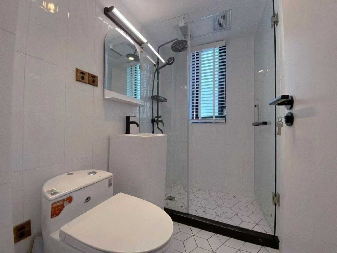 Similar property: Lane 1-2000 Kangding Road Old House, 1 bedrooms, 60 sqm in Shanghai