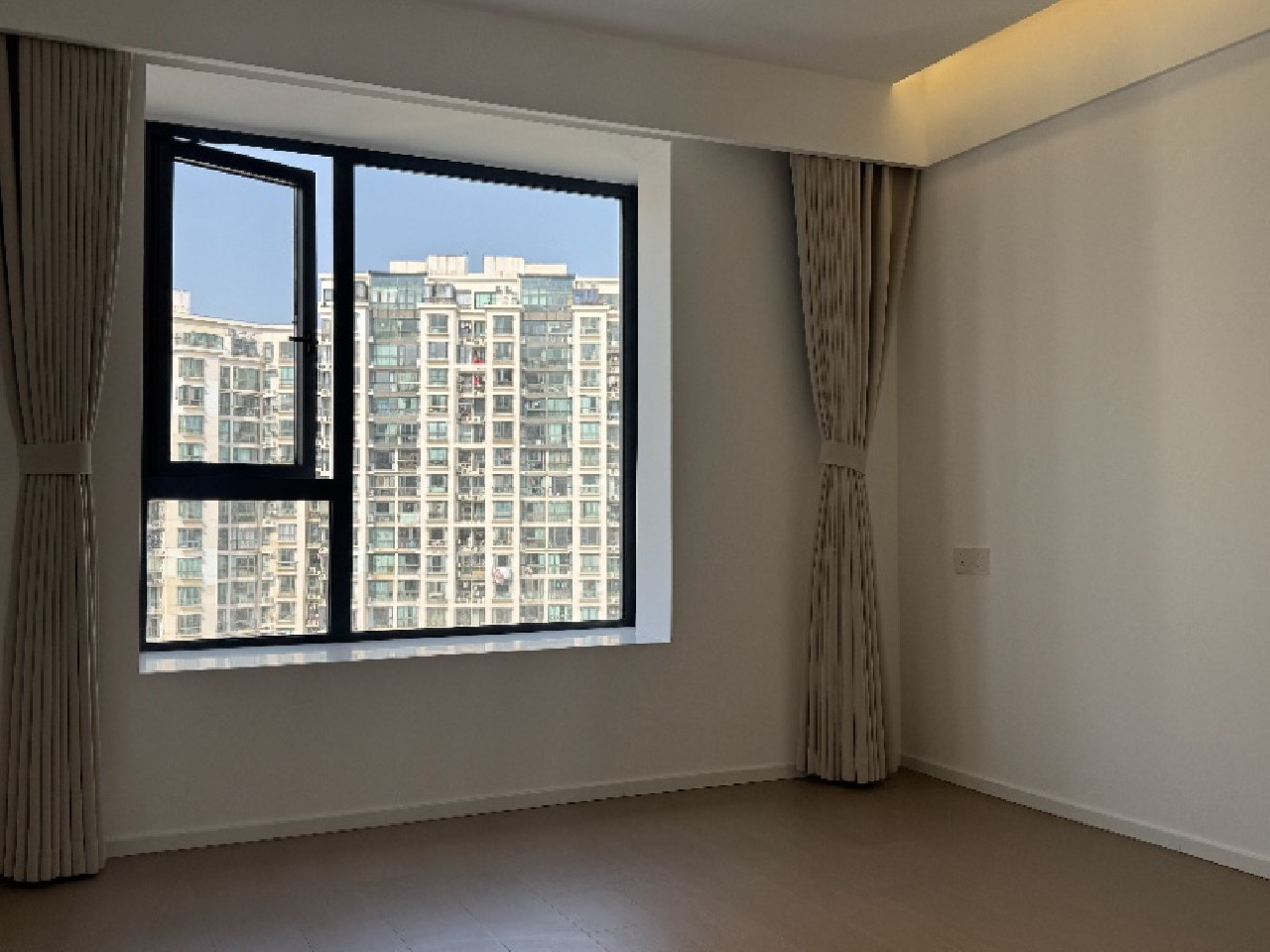 Similar property: Zhong Yuan Liang Wan Cheng, 3 bedrooms, 140 sqm in Shanghai