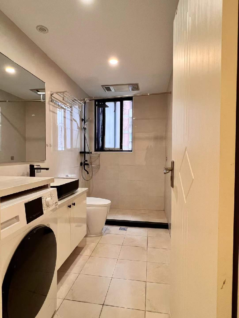 Similar property: Haifu Apartment, 2 bedrooms, 100 sqm in Shanghai