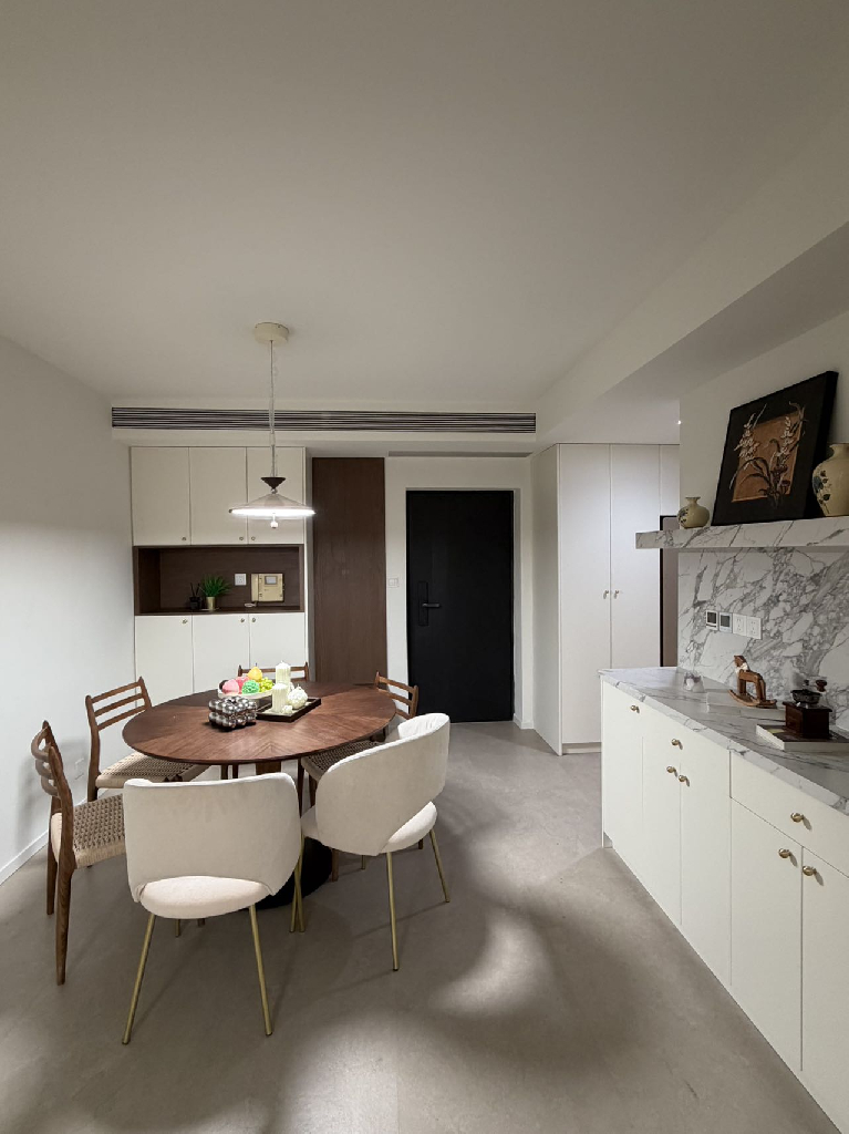 Similar property: Huangpu Garden, 2 bedrooms, 120 sqm in Shanghai