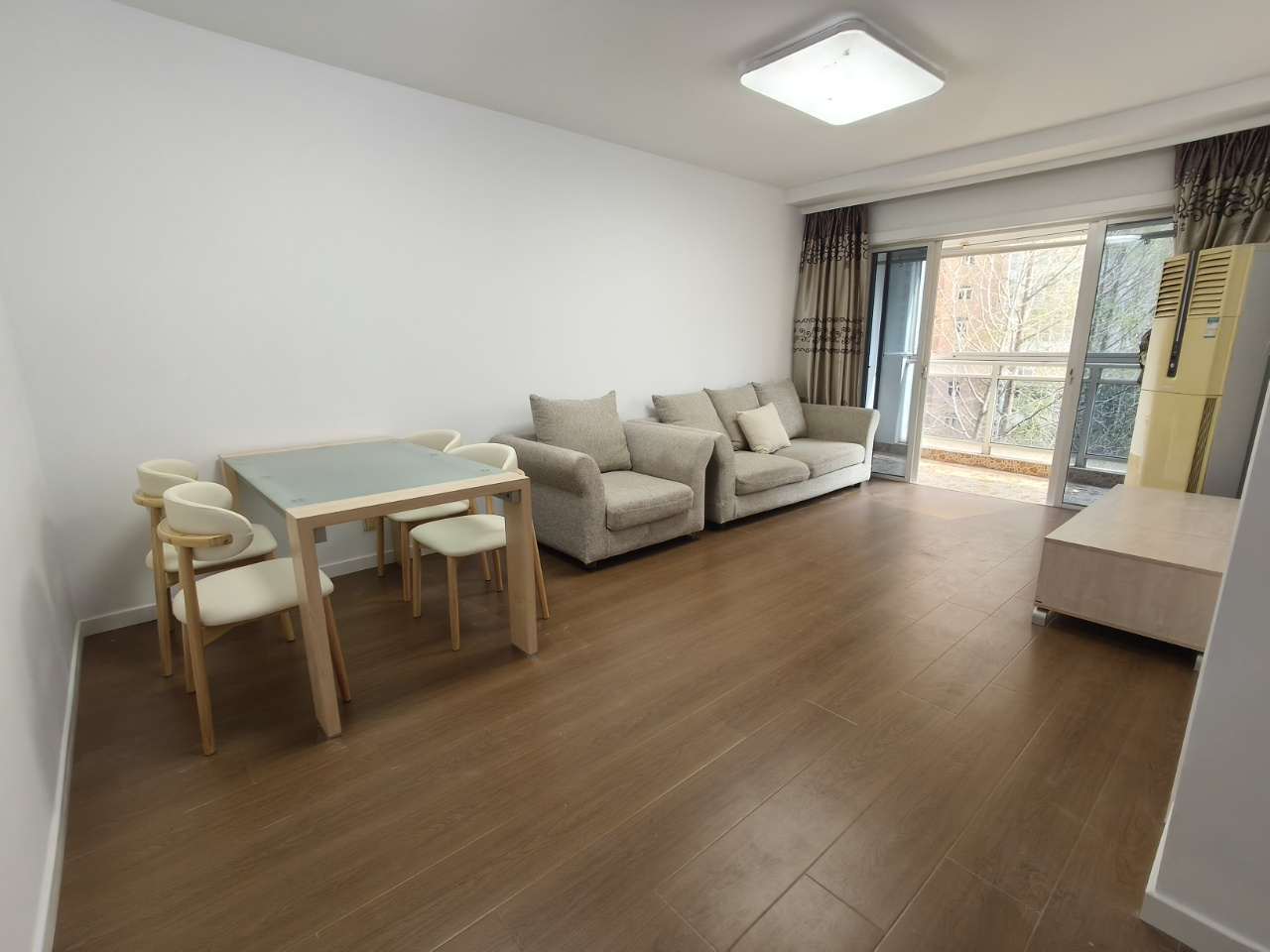 Similar property: Lianyang Nianhua, 1 bedrooms, 76 sqm in Shanghai
