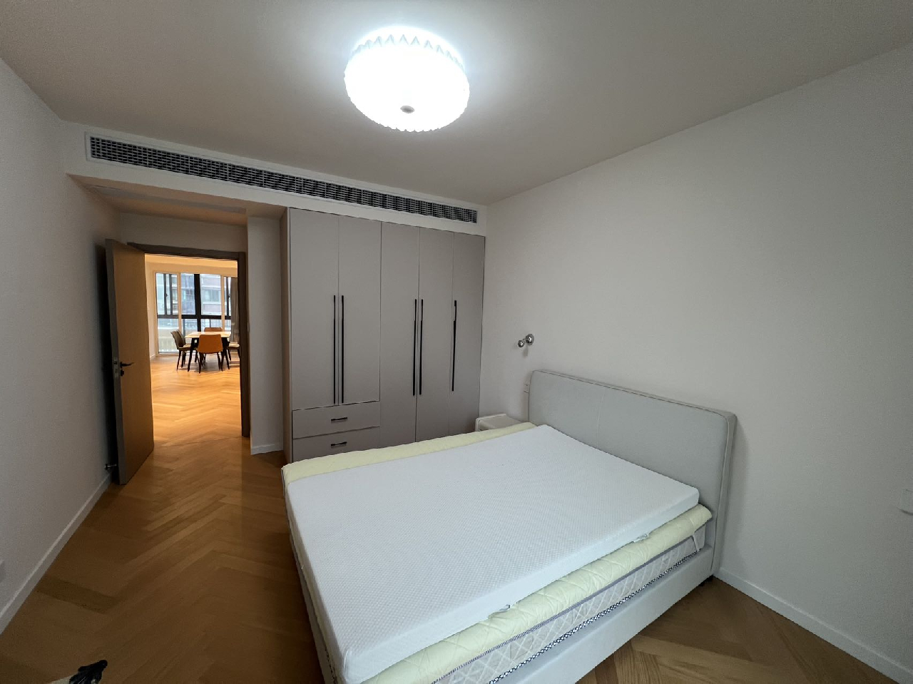 Similar property: Gubei Xinyuan, 3 bedrooms, 160 sqm in Shanghai