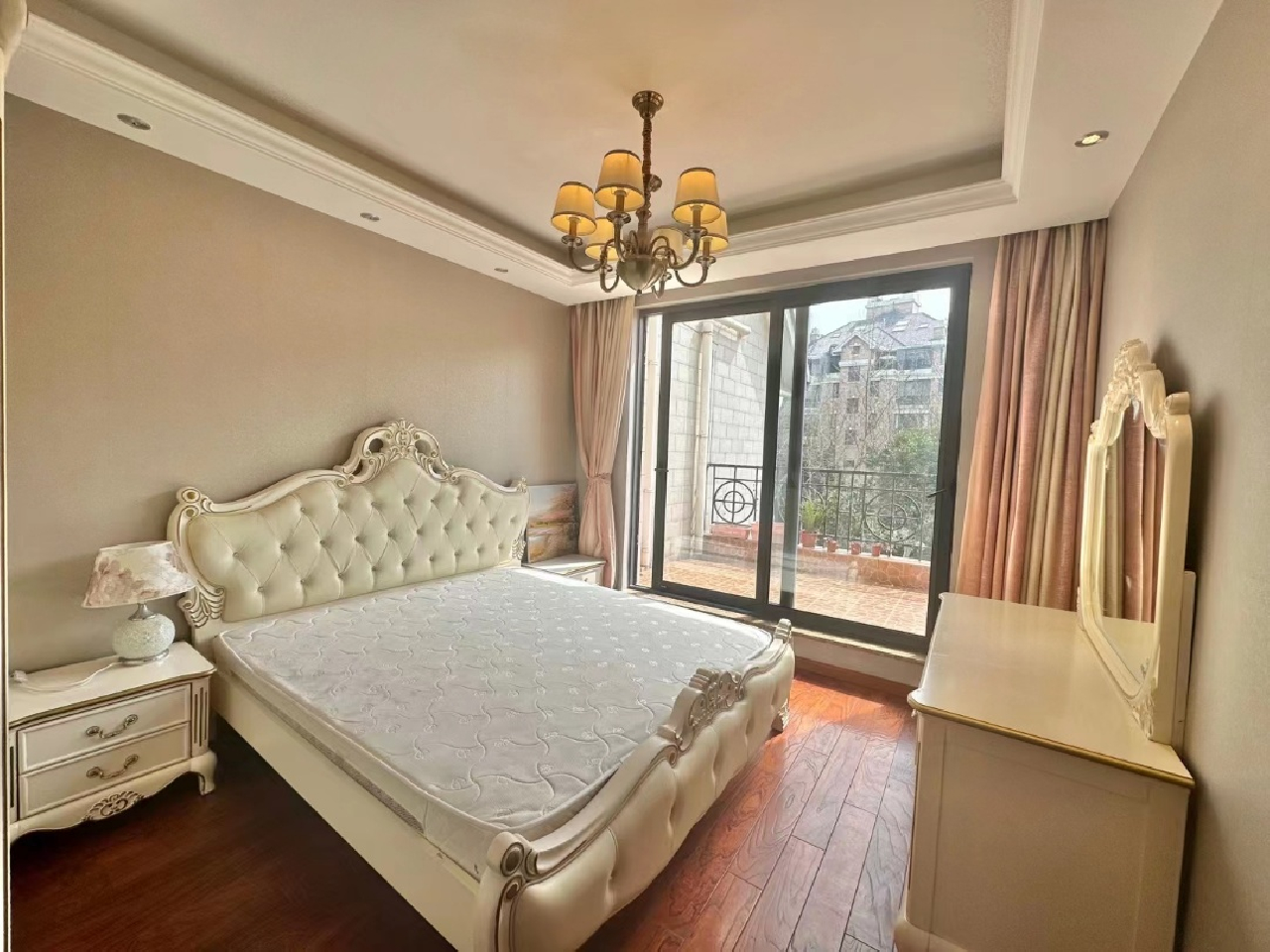 Same compound: The Bund, 3 bedrooms in Shanghai