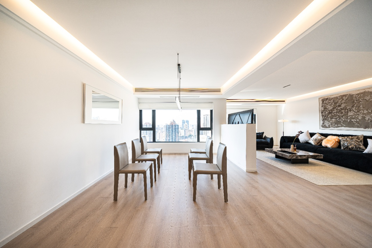 Same compound: Rainbow New City, 4 bedrooms in Shanghai