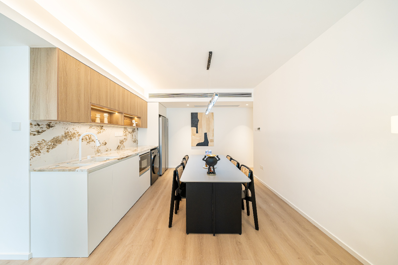 Similar property: Silver Garden, 3 bedrooms, 138 sqm in Shanghai
