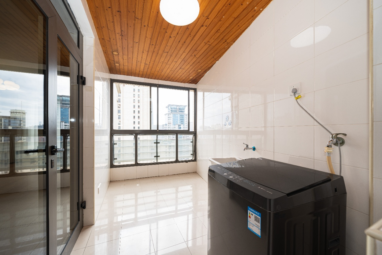 East Huaihai Apartment - Interior view 12, Shanghai rental property