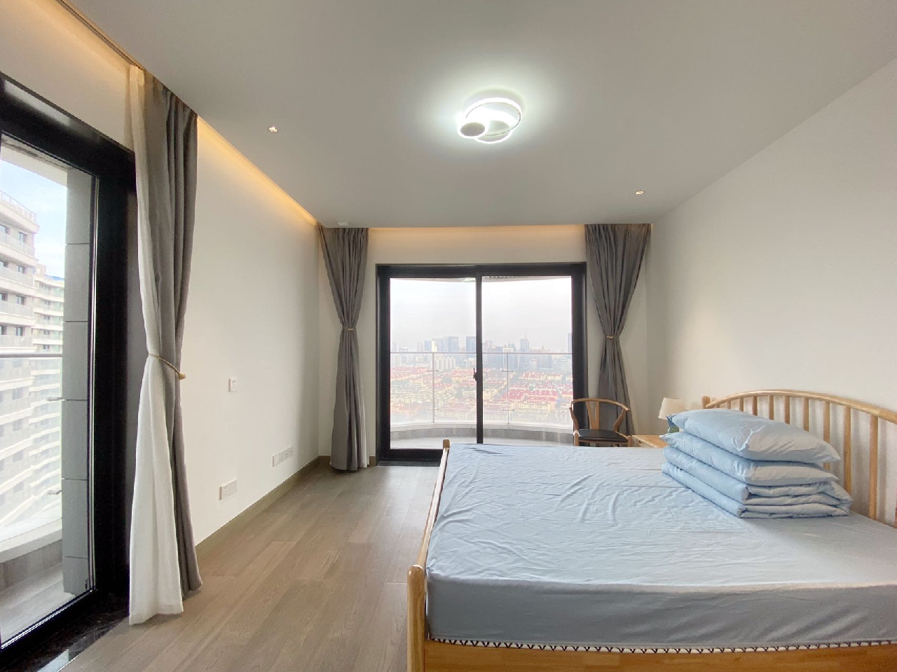 Same compound: Nove Mansion, 3 bedrooms in Shanghai