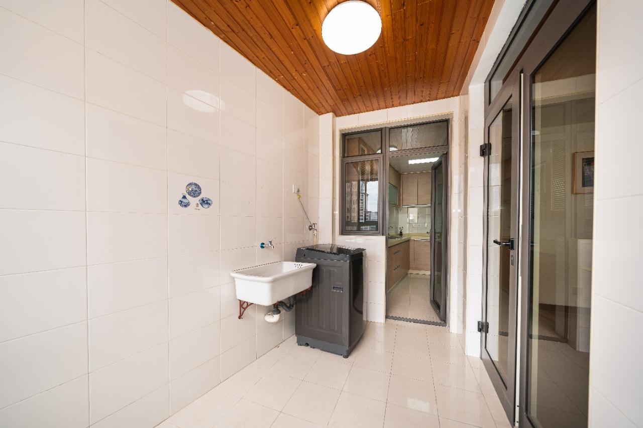East Huaihai Apartment - Interior view 10, Shanghai rental property