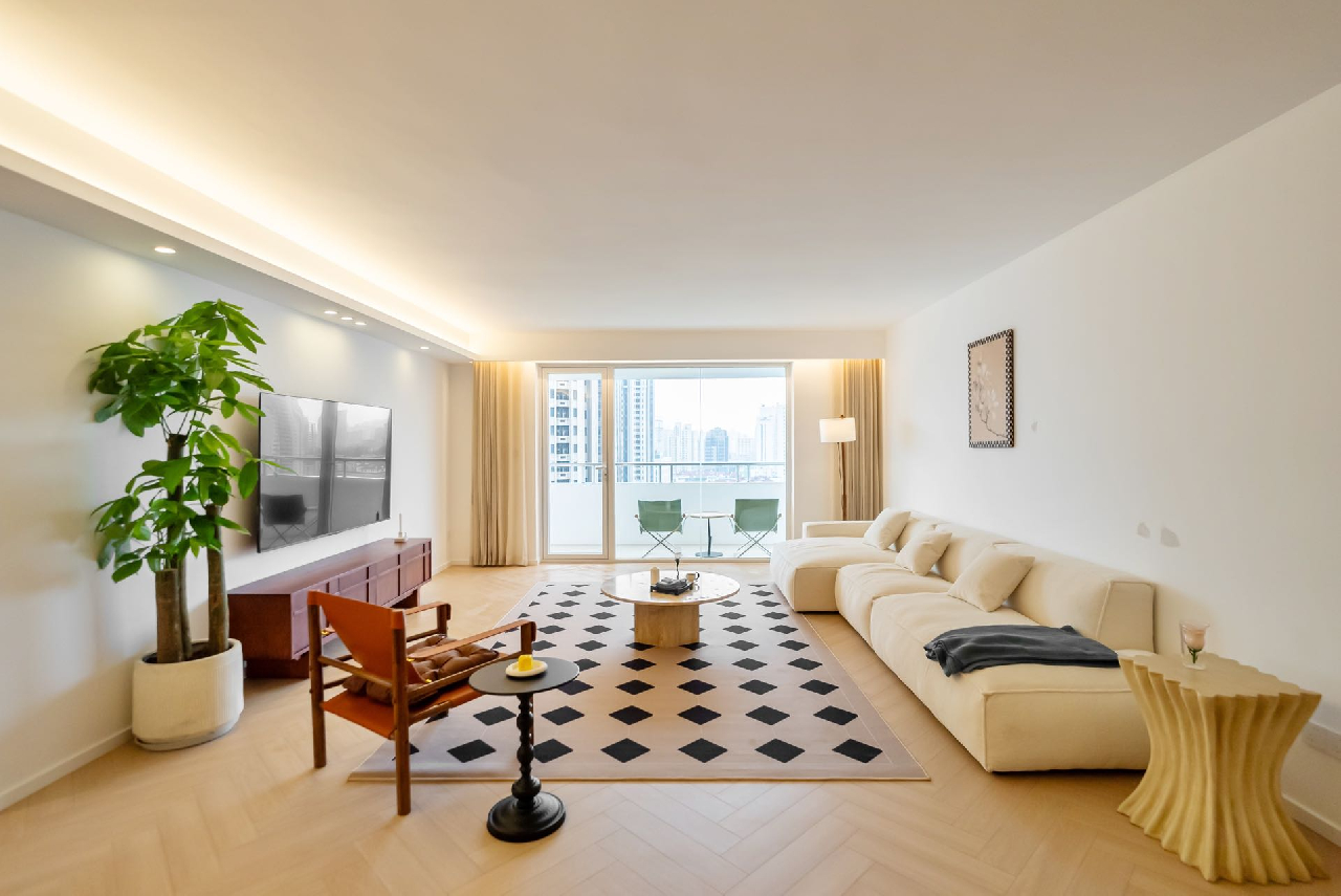 Similar property: Ren Da Apartment, 3 bedrooms, 180 sqm in Shanghai