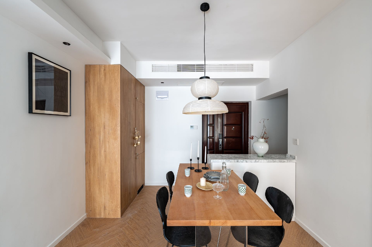 Similar property: Oriental Golden Gate Garden, 2 bedrooms, 100 sqm in Shanghai